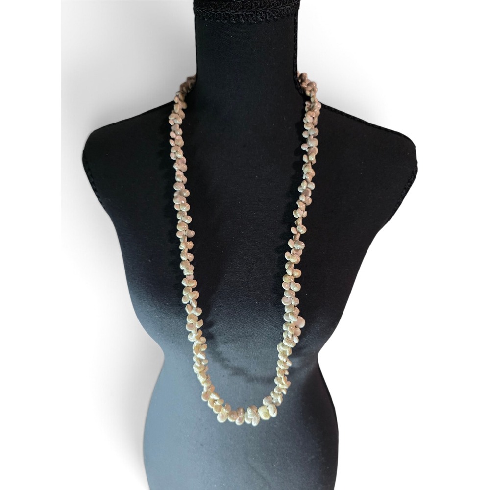Vintage Hawaiian Umbonium Button Shell Lei Necklace 32 Inch mid-century souvenir